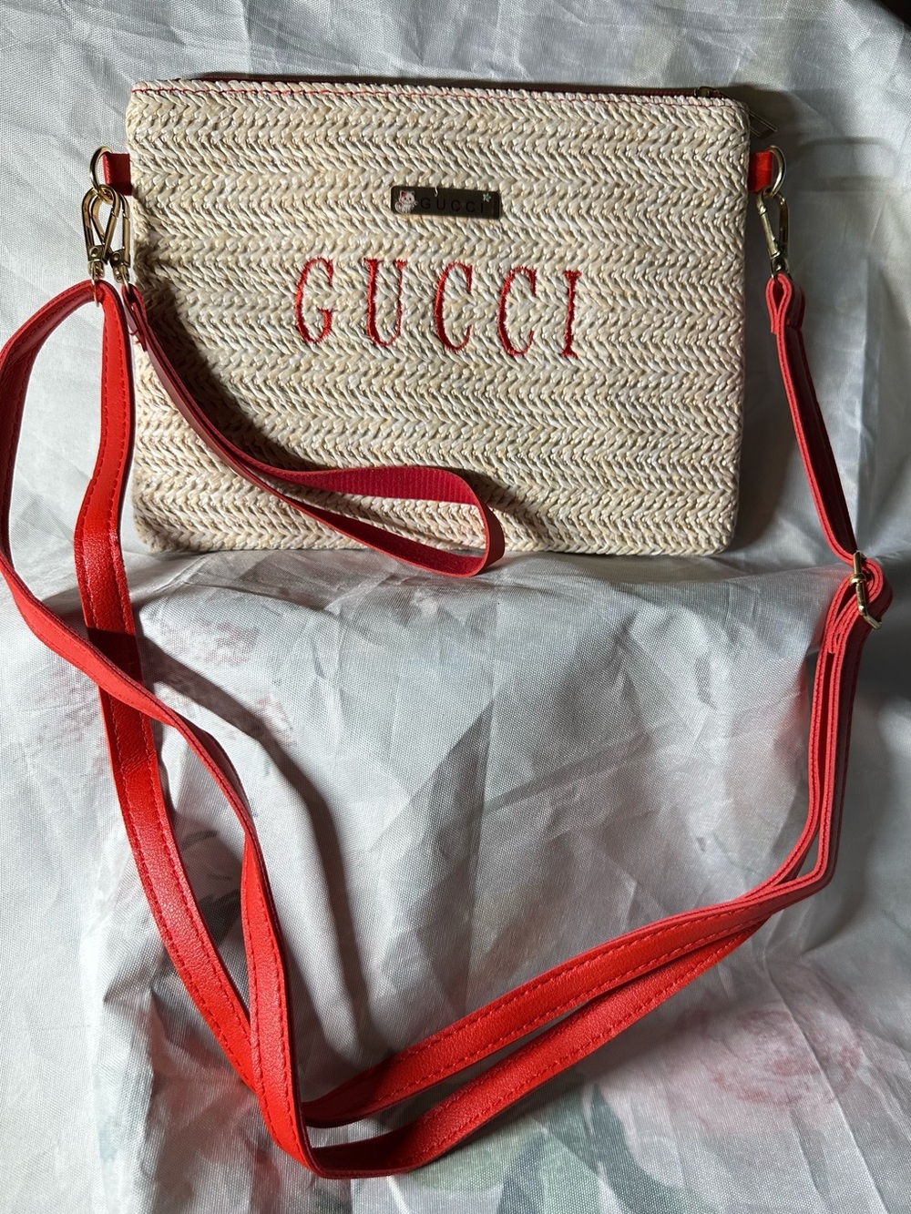 Gucci Natural Straw Tote with Red Embroidered Logo GWP/ Novelty Gift NWT - Picture 7 of 9